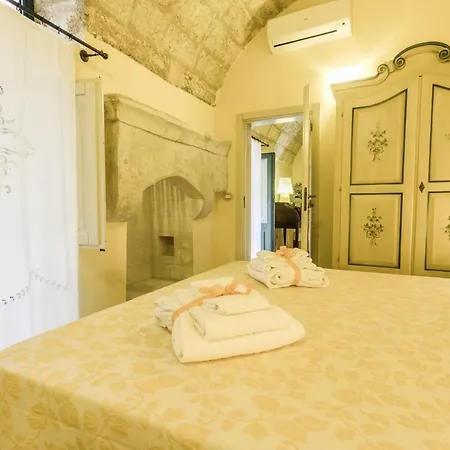 Porta Paradiso B&B 우겐토