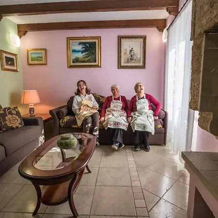 Porta Paradiso B&B 우겐토